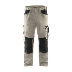 Pantalón sin bolsillos colgantes