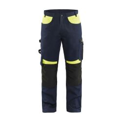 Pantalón sin bolsillos colgantes