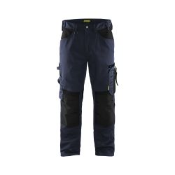 Pantalón sin bolsillos colgantes