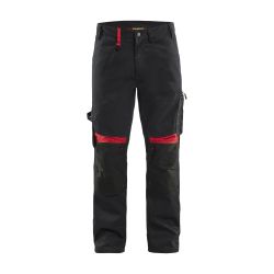 Pantalón sin bolsillos colgantes